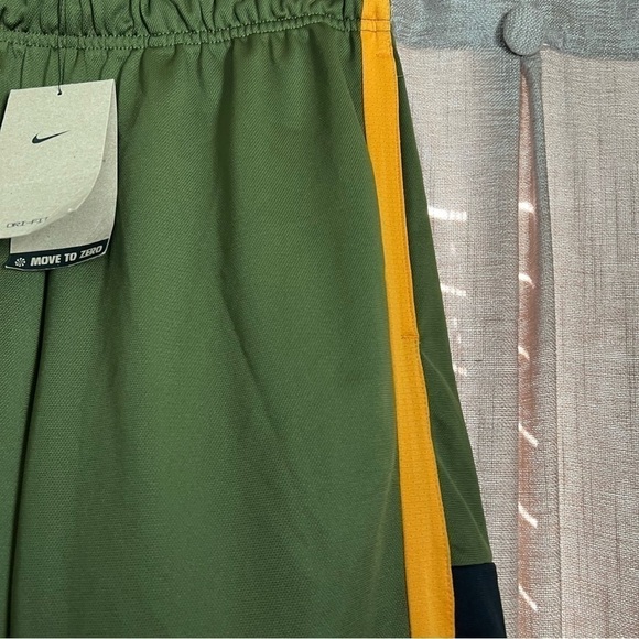 NWT Nike Men's Rough Green Dri-FIT Knit Hybrid 9" Training Shorts Size Small - Picture 7 of 13
